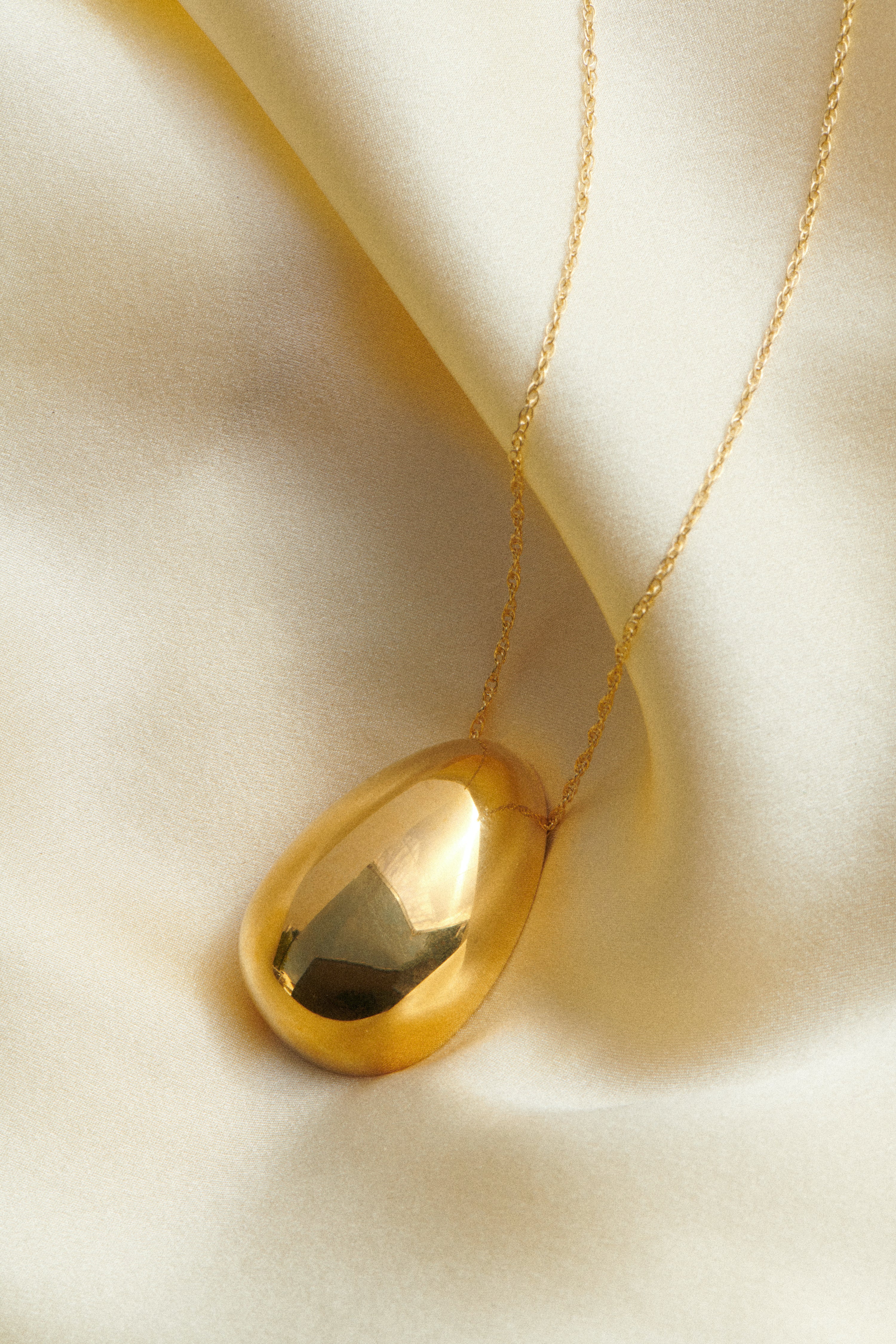 18K GOLD EGG PENDANT - Image 4