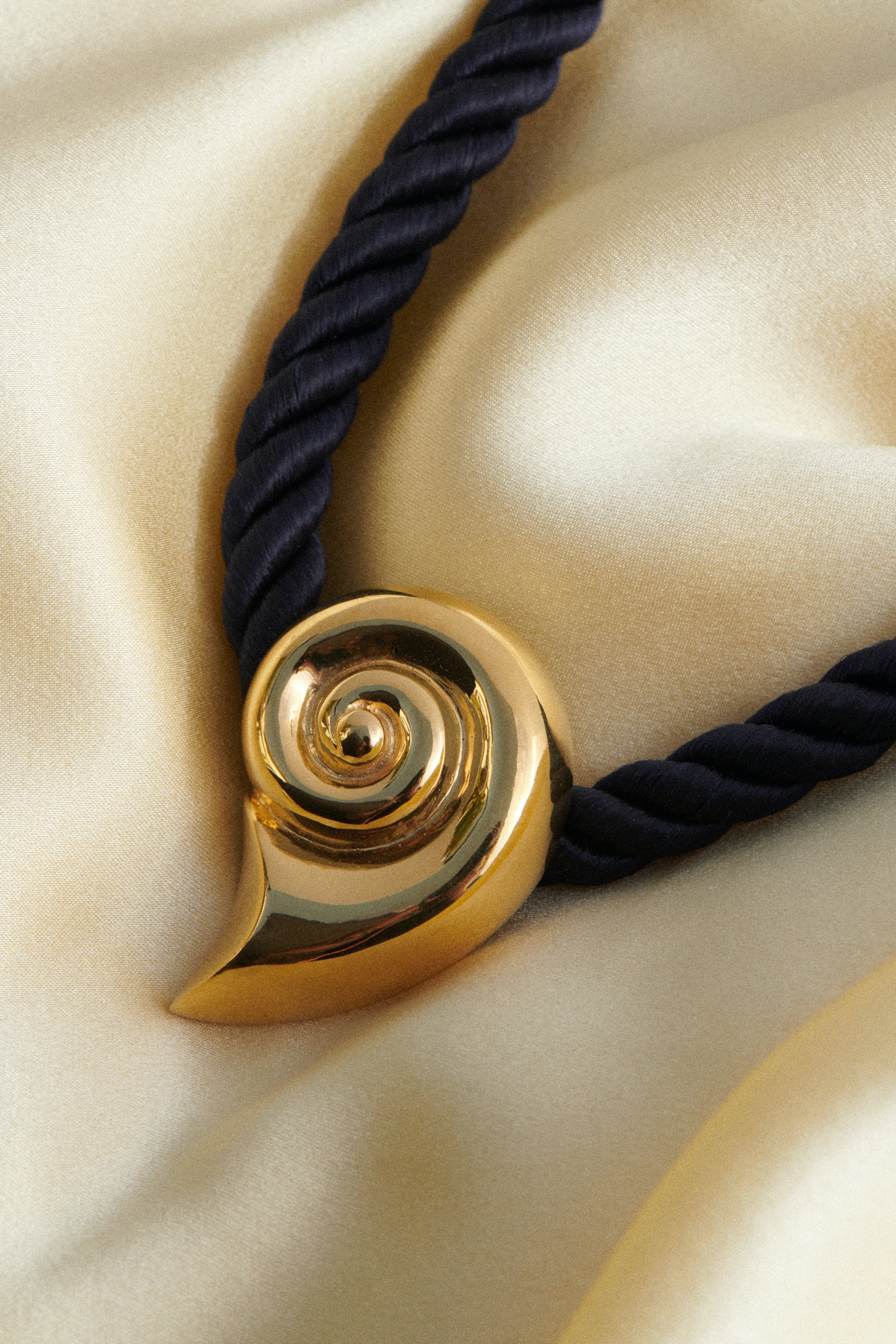 18K GOLD NAUTILUS COLLAR - Image 3
