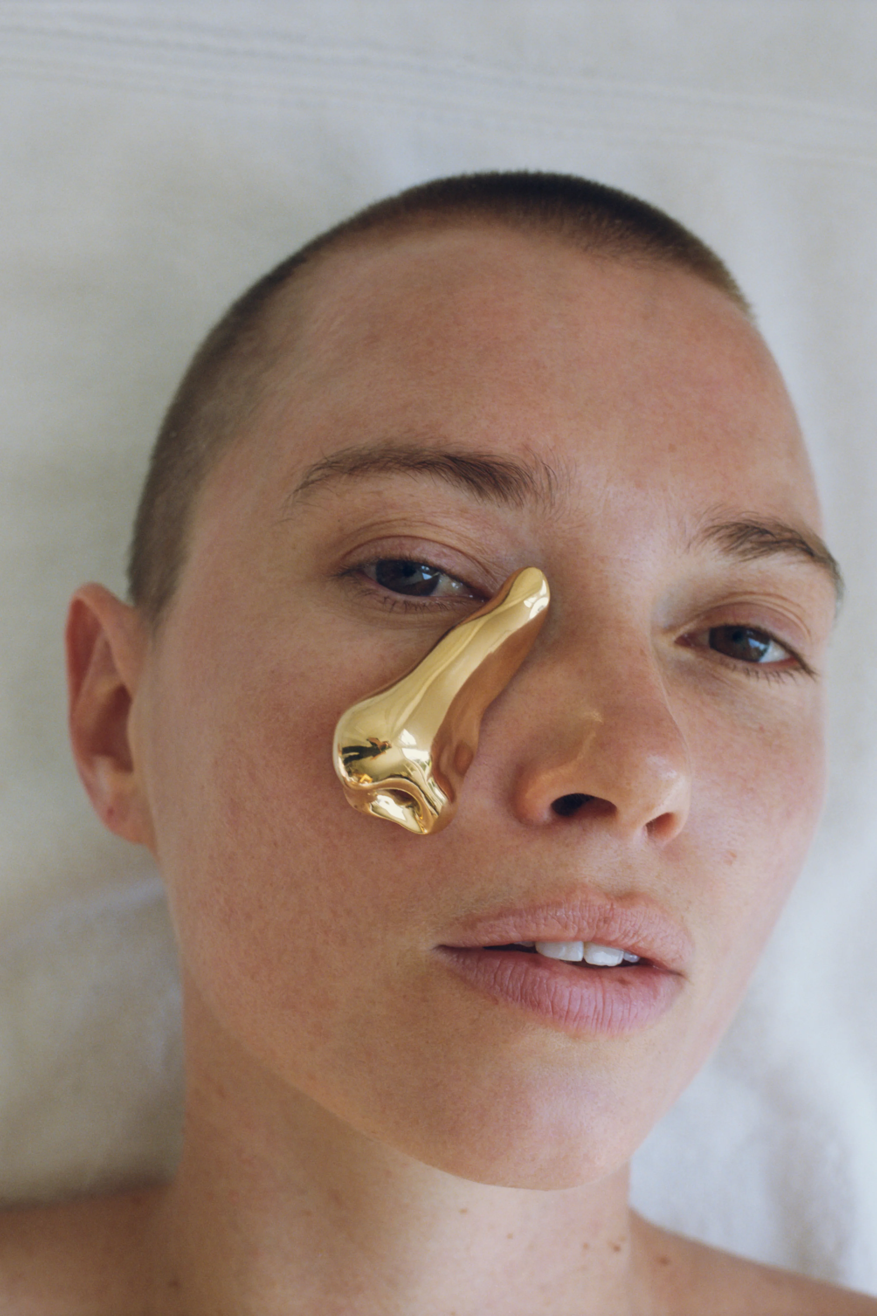 18K GOLD NOSE BROOCH - Image 2