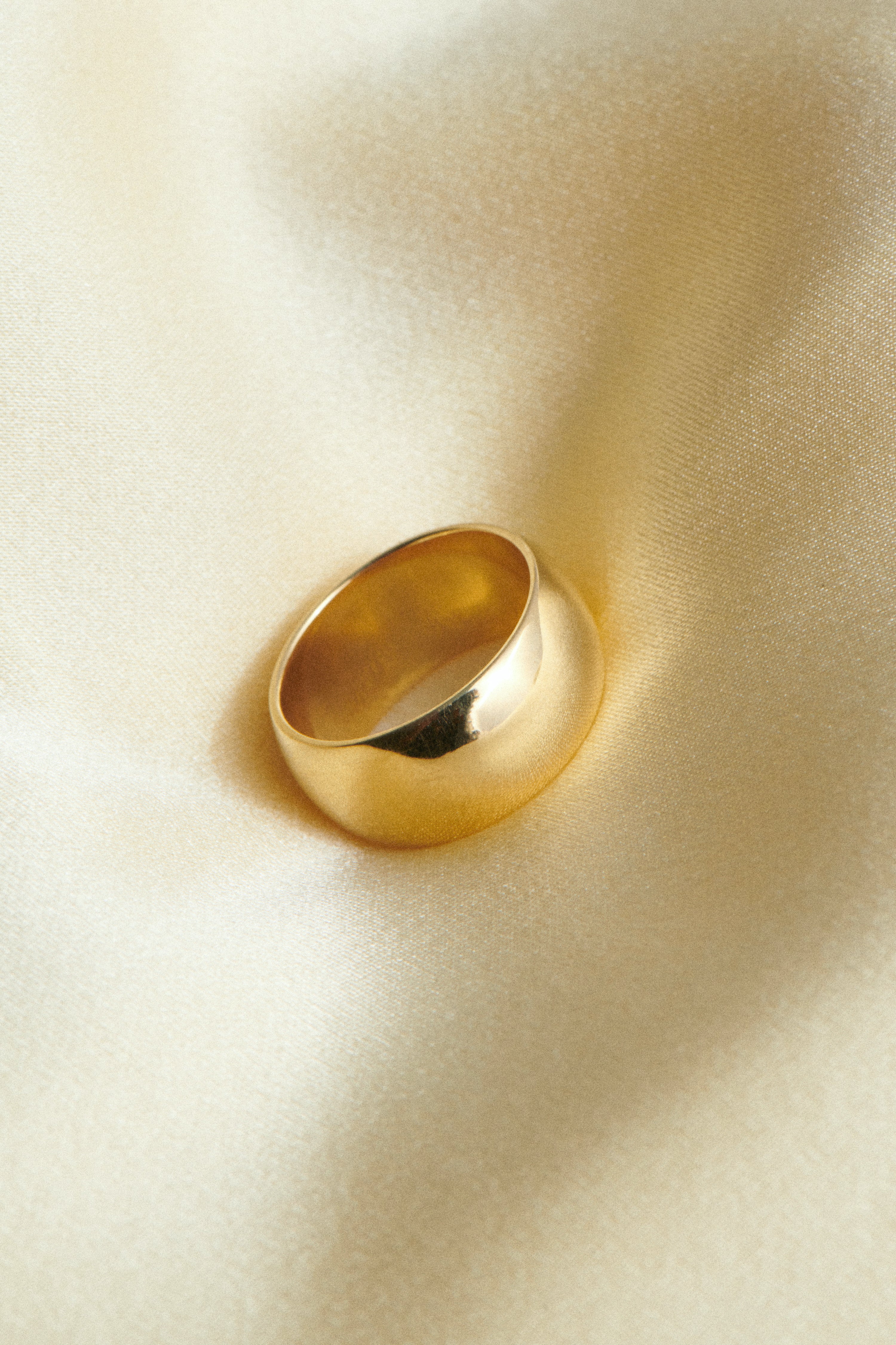 18K GOLD THIN CIGAR RING - Image 4