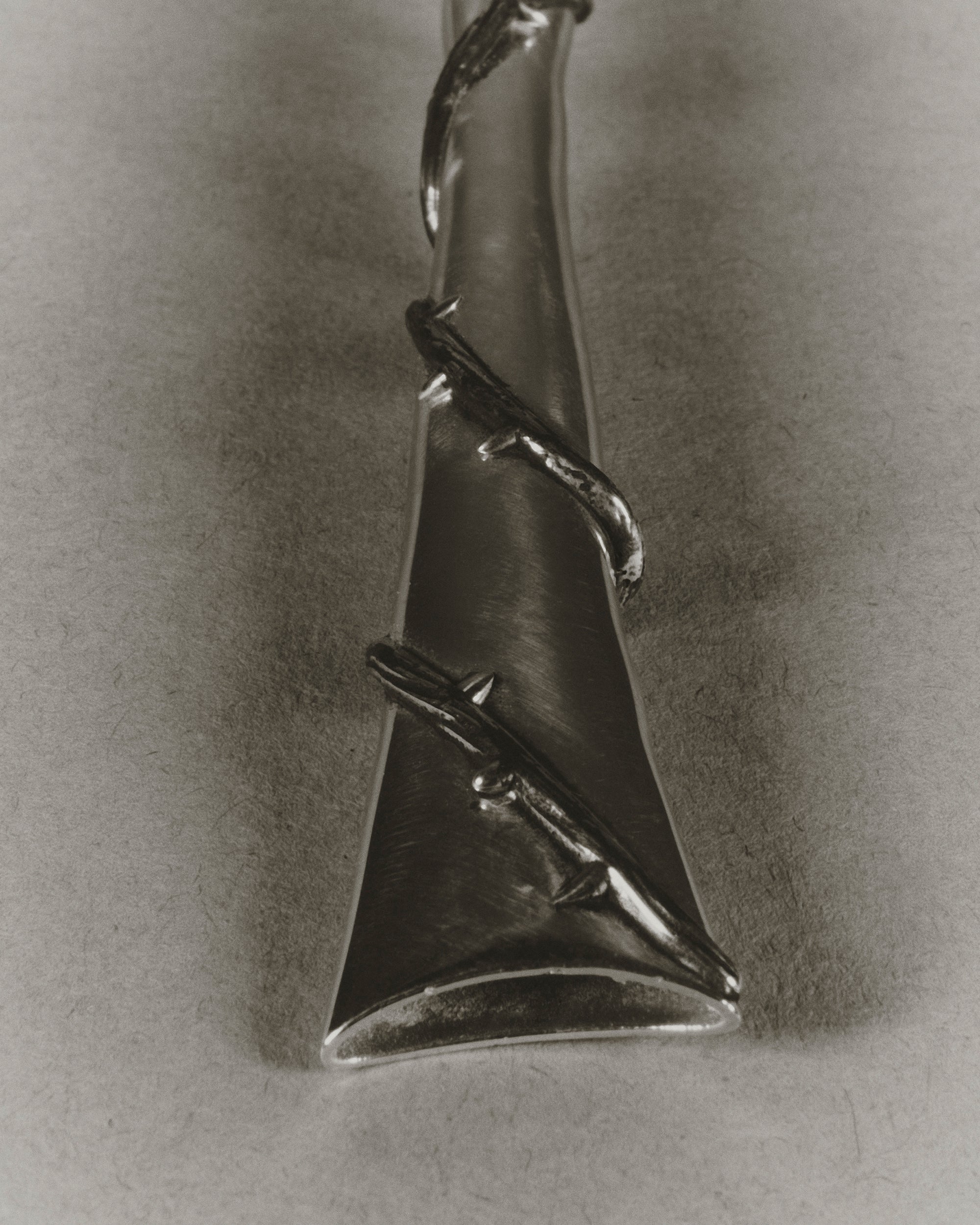 Climbing Thorn Cigarette Holder - Image 4
