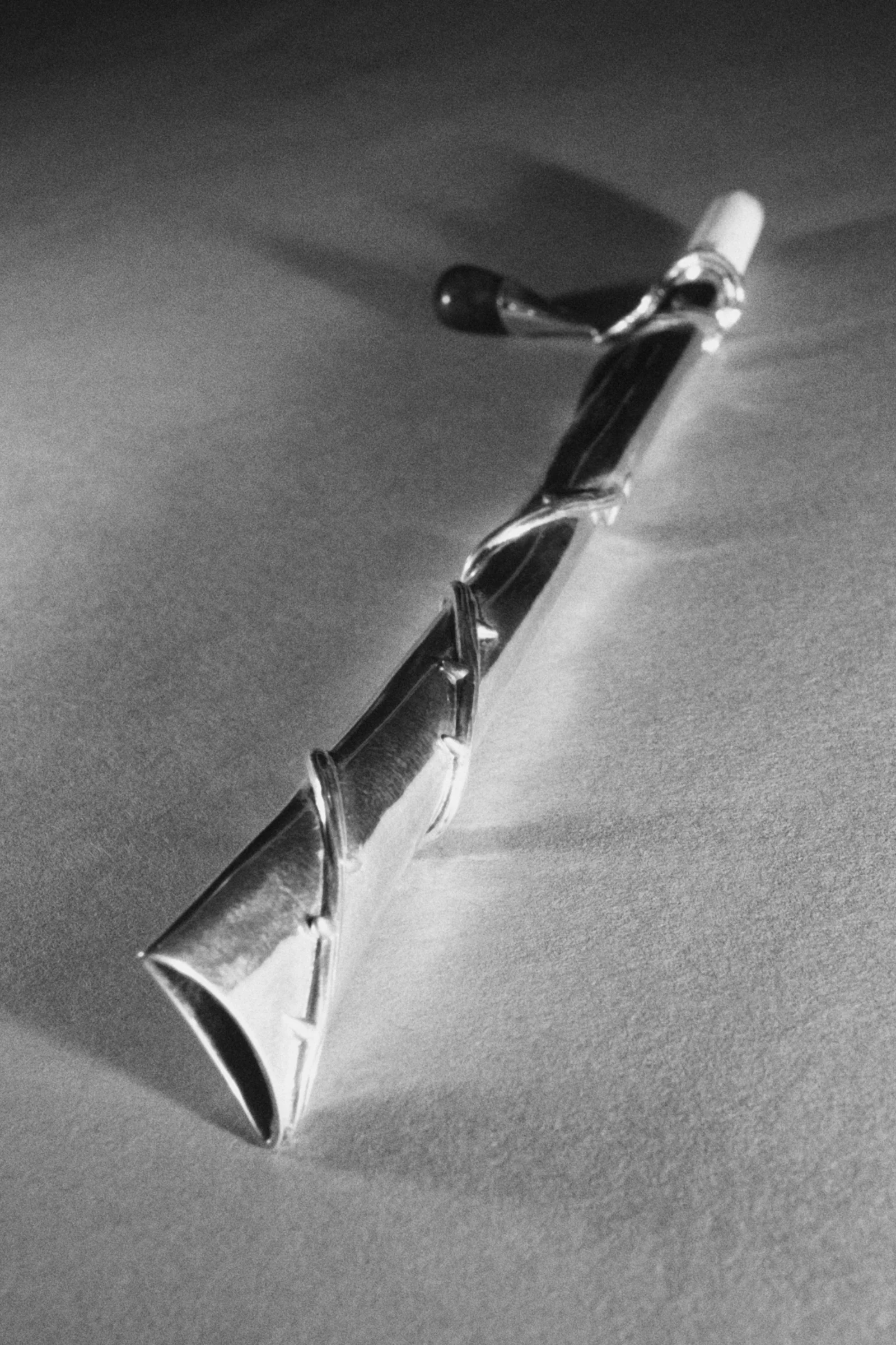 Climbing Thorn Cigarette Holder, Lapis - Image 4