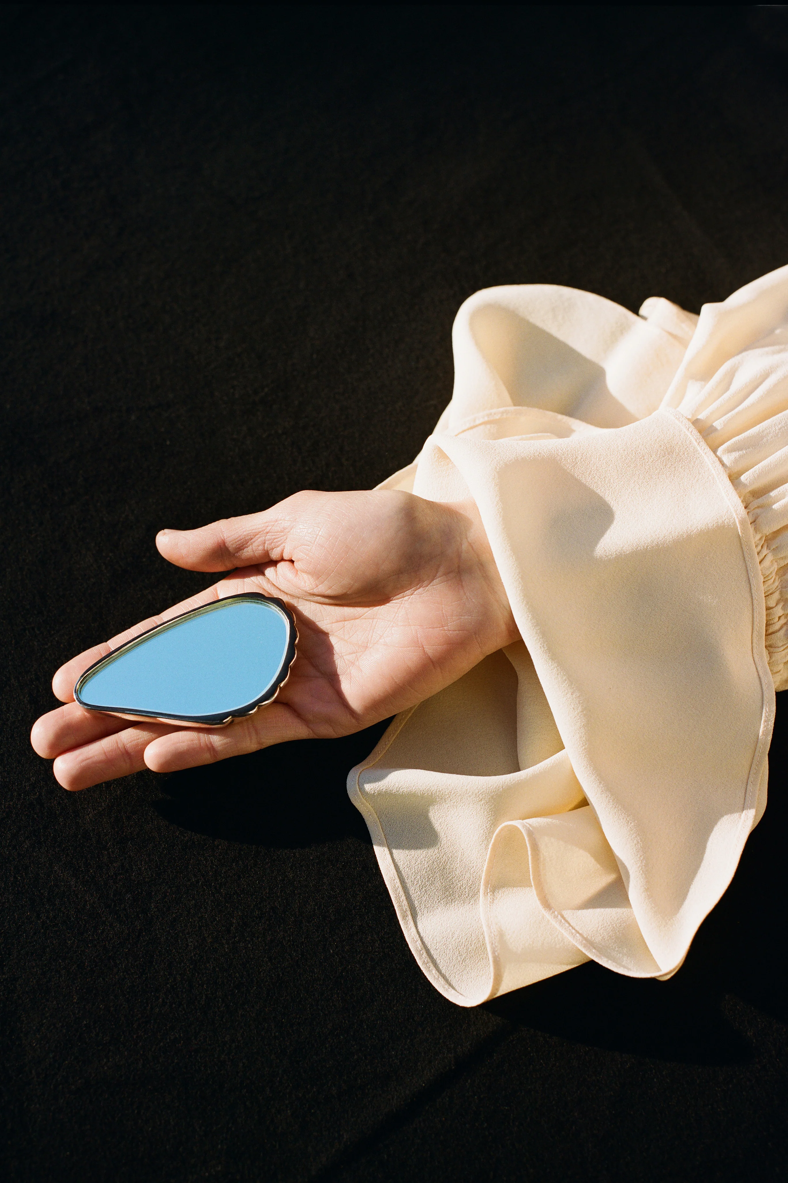 COQUILLE HAND MIRROR - Image 3