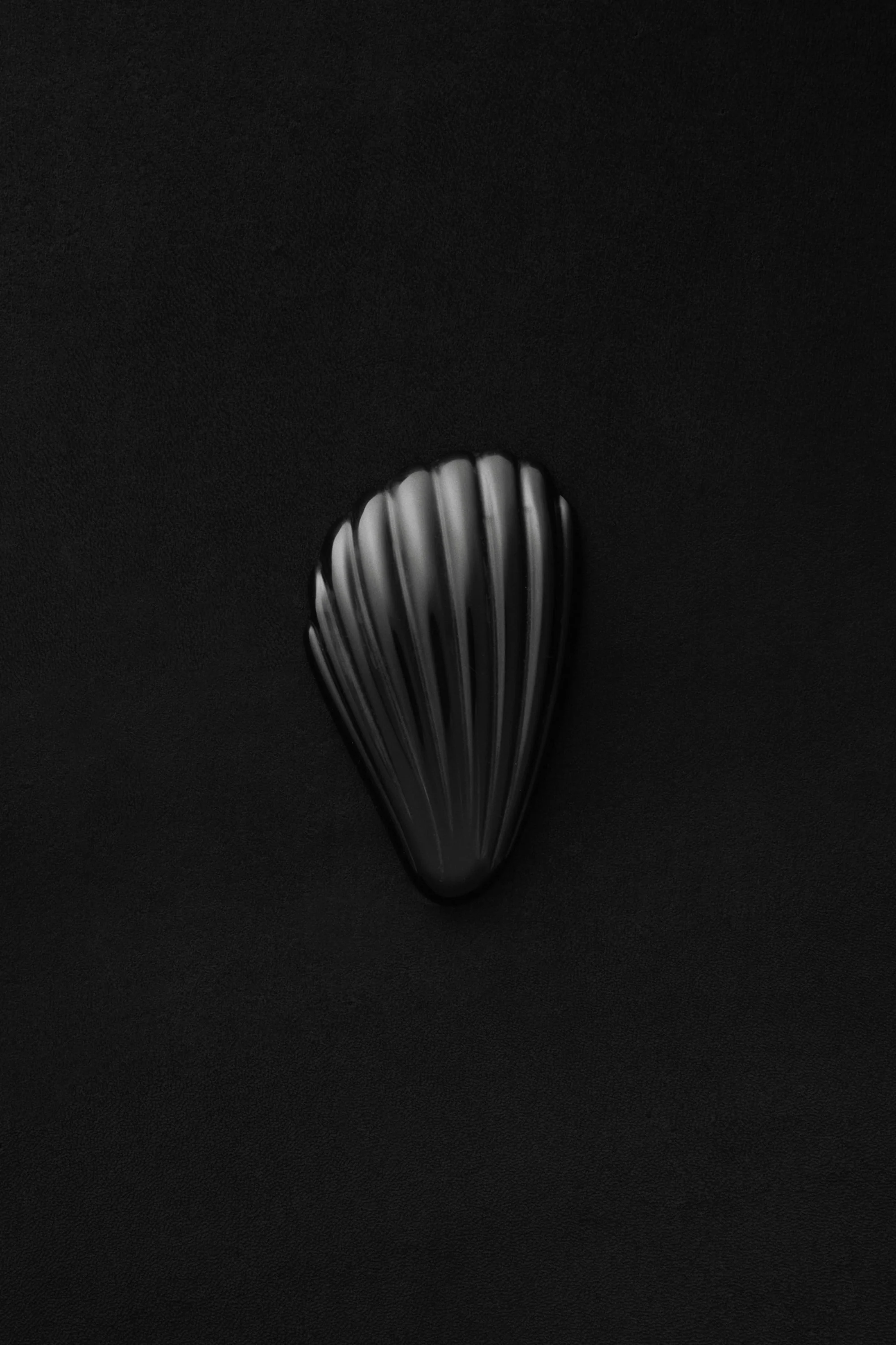 COQUILLE HAND MIRROR IN ONYX - Image 3