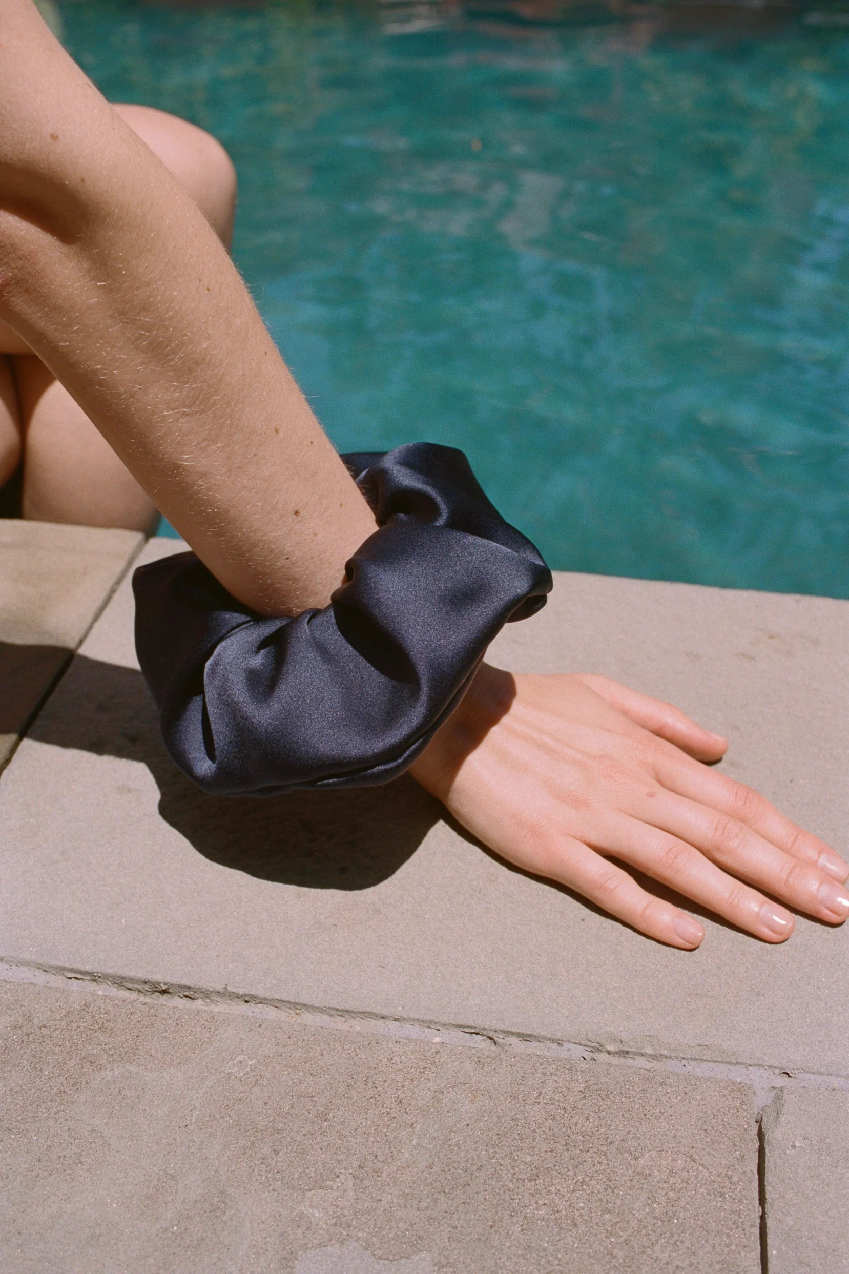 ELEGANT SCRUNCHIE - Image 3