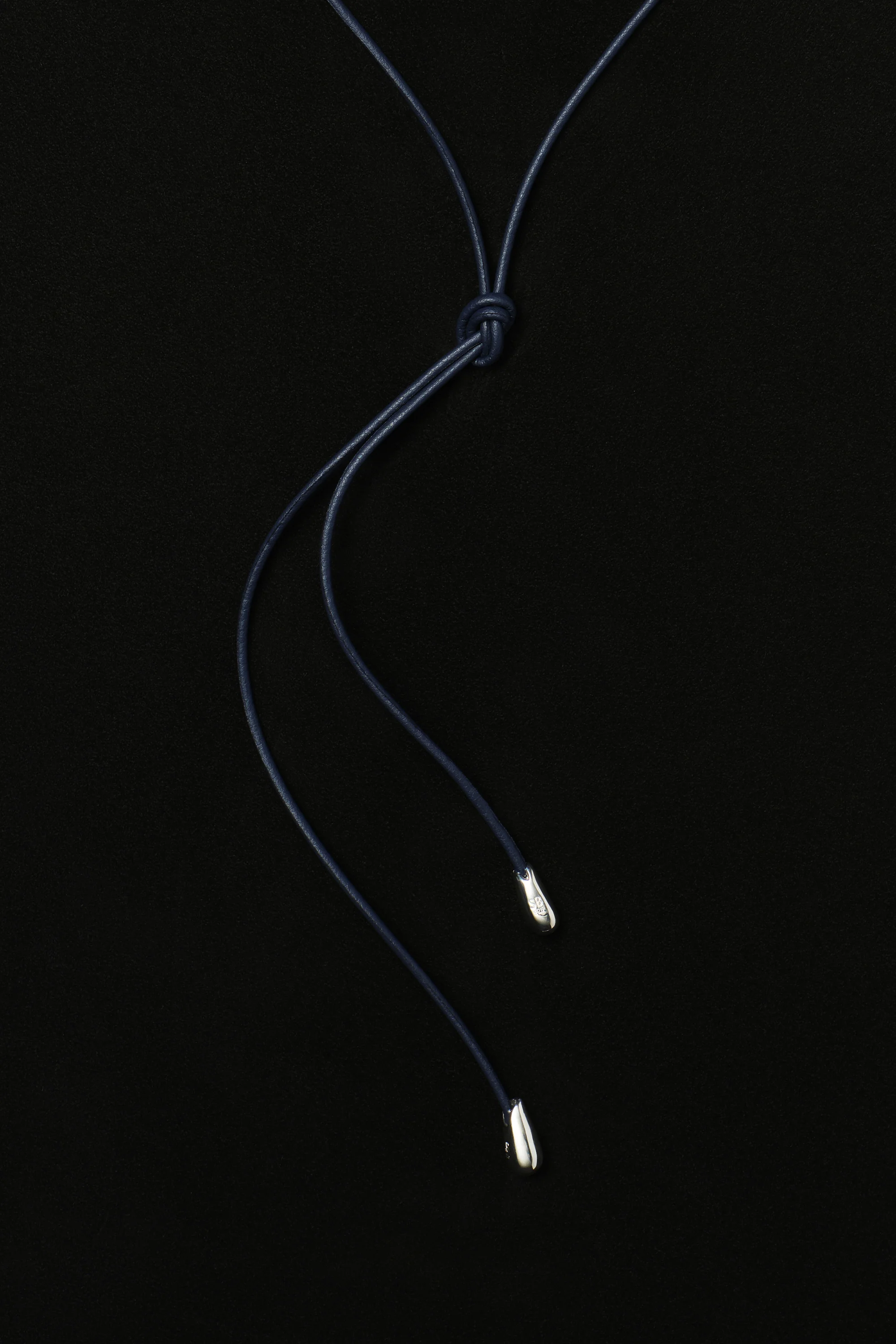 Elegant Shoelace Choker in Vegan Leather - Image 2
