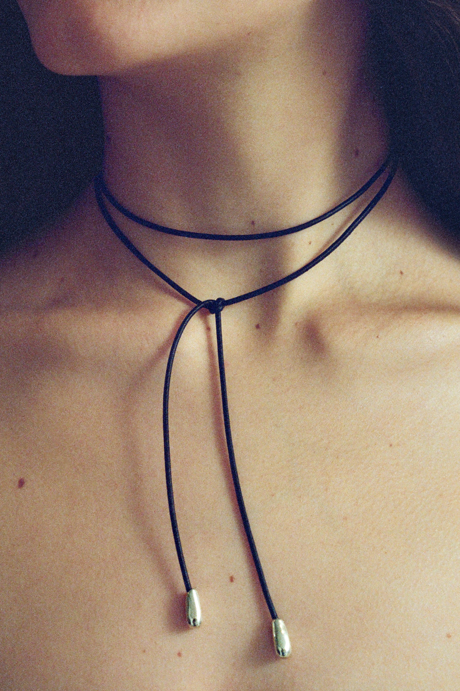 Elegant Shoelace Choker in Vegan Leather - Image 3