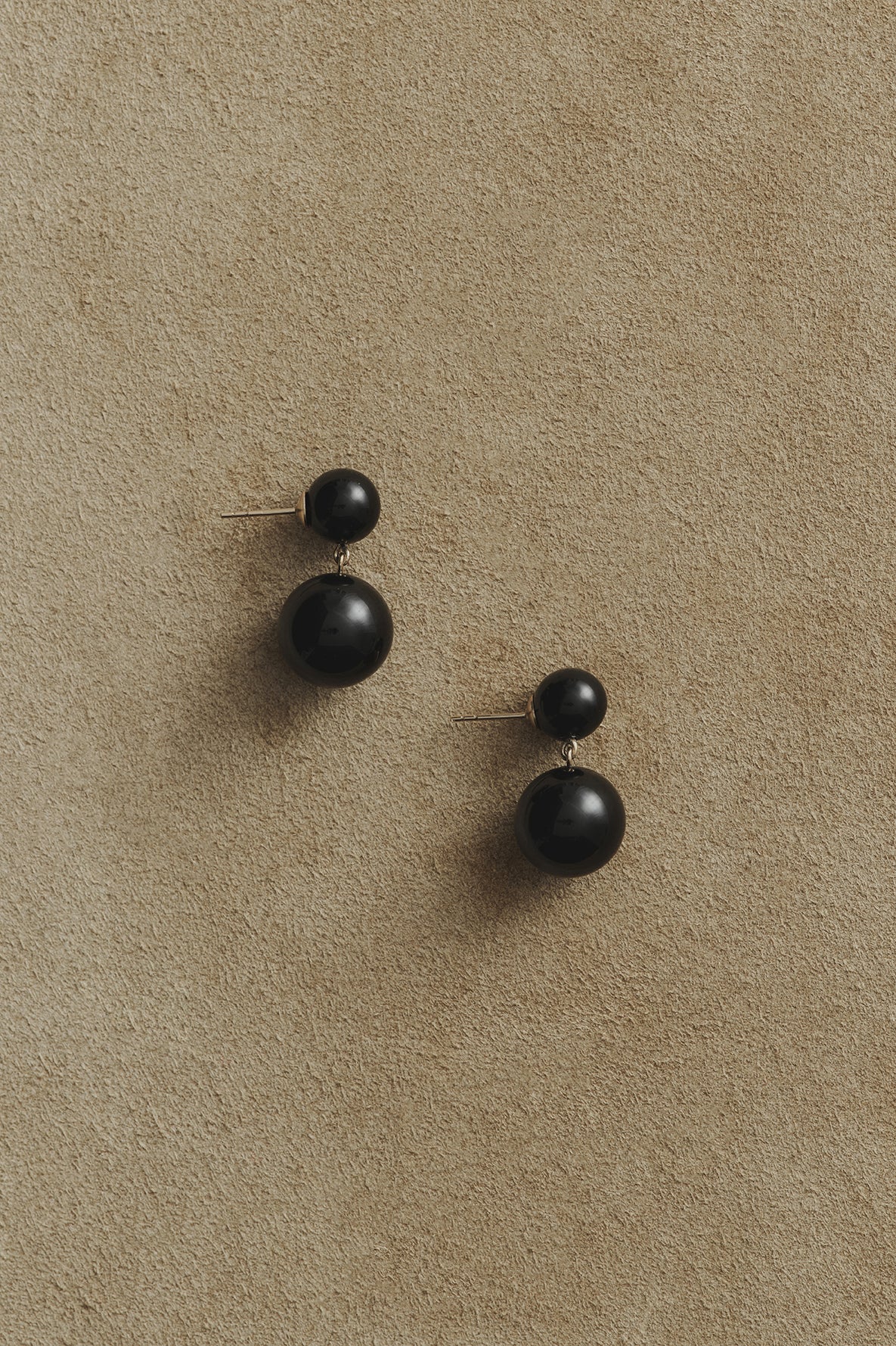 EVERYDAY BOULE EARRINGS IN ONYX - Image 3