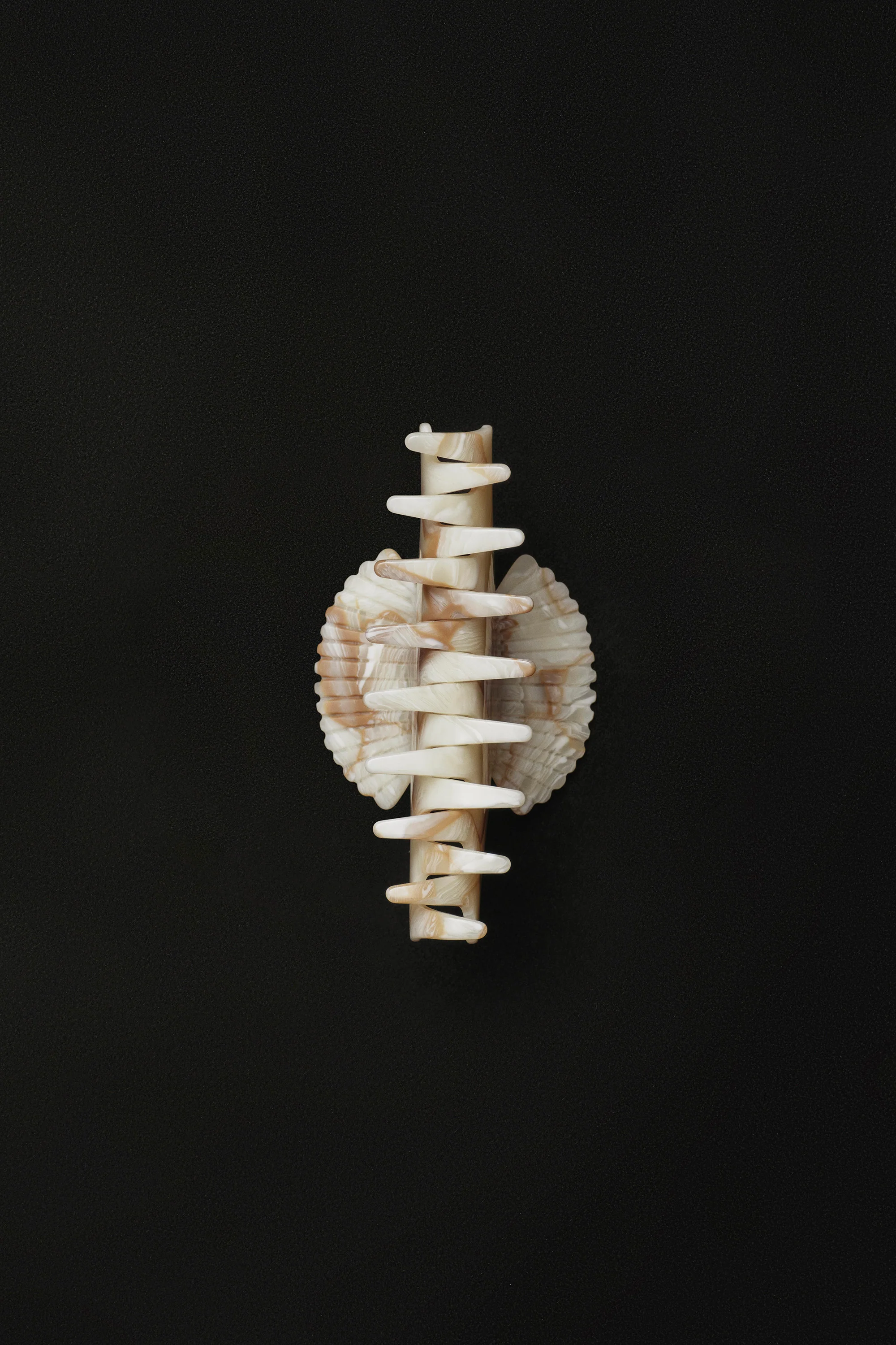 Fan Shell Claw in Alabaster - Image 2