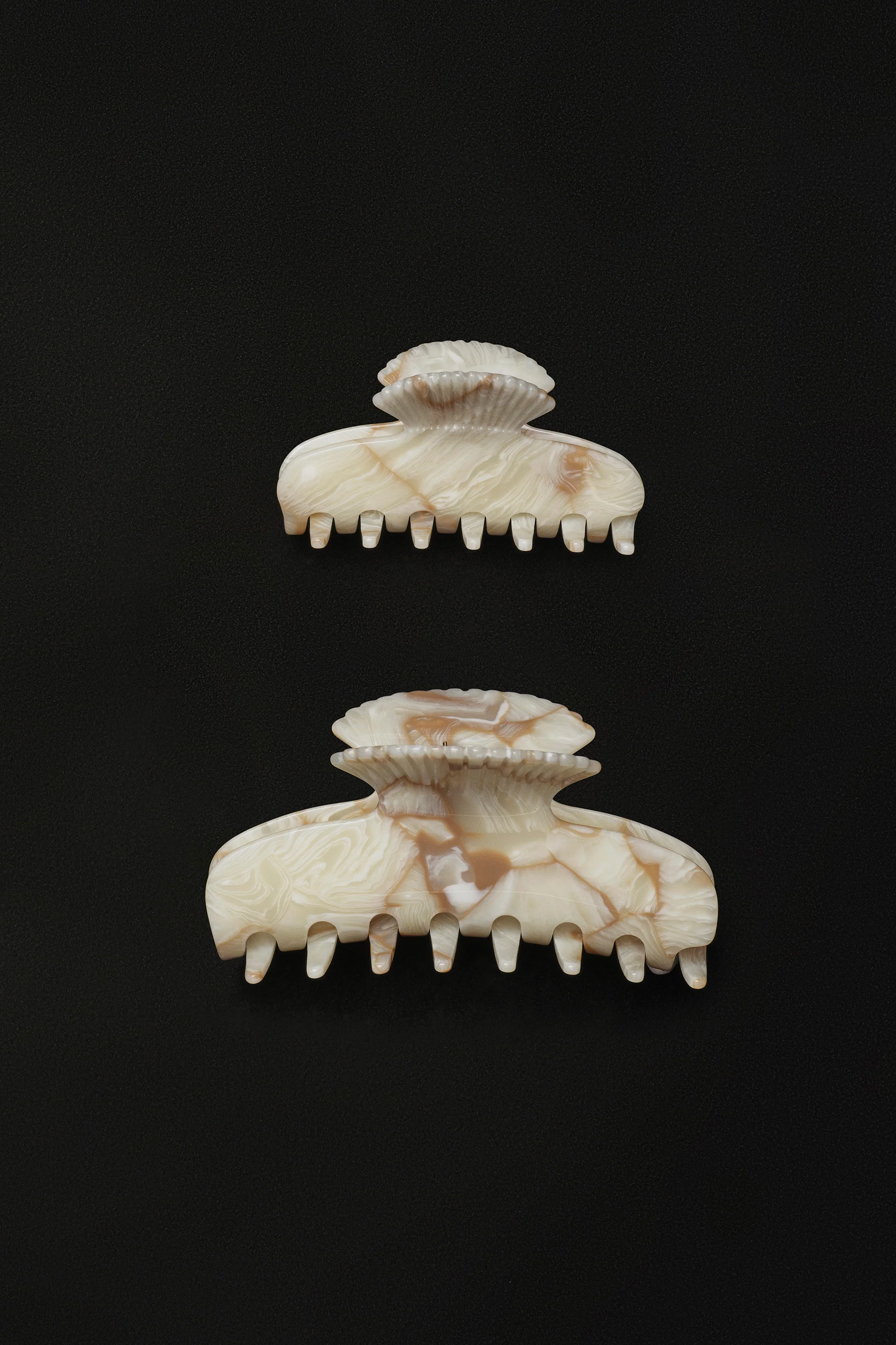 Fan Shell Claw in Alabaster - Image 3