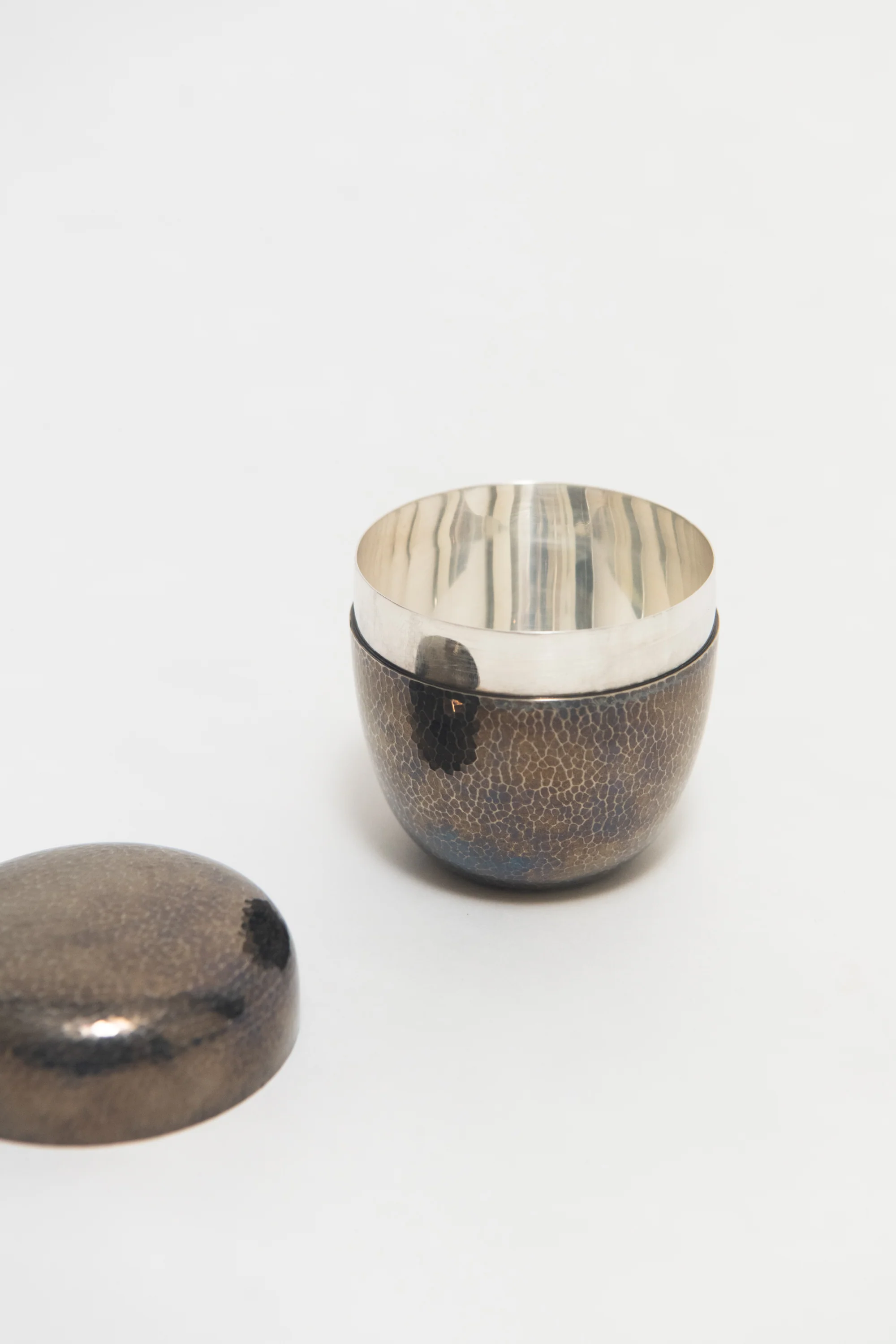 JAPANESE (LATE MEIJI), HAMMERED SILVER CONTAINER, C. 1910 - Image 2