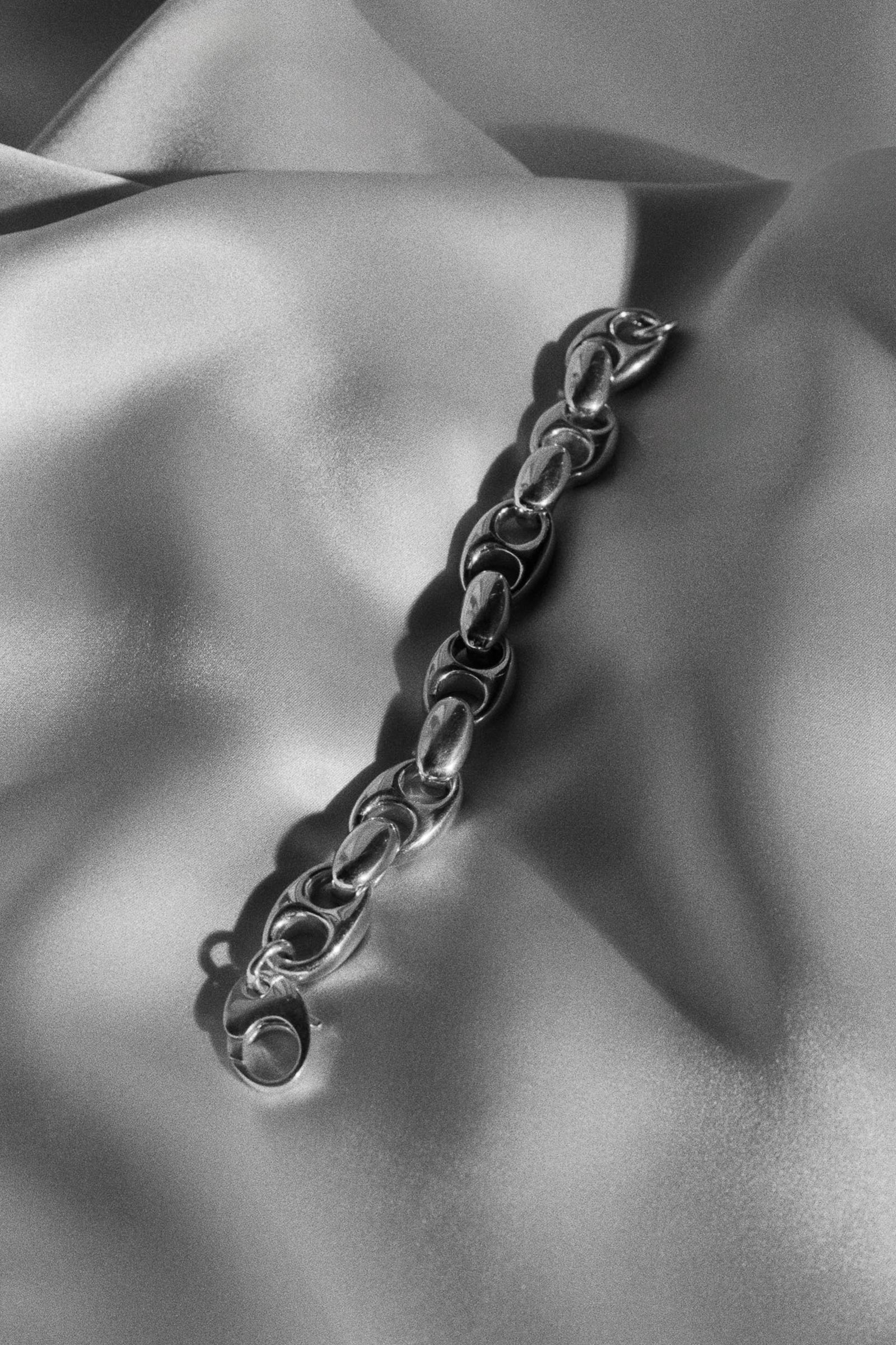LARGE BARBARA CHAIN BRACELET - Image 3