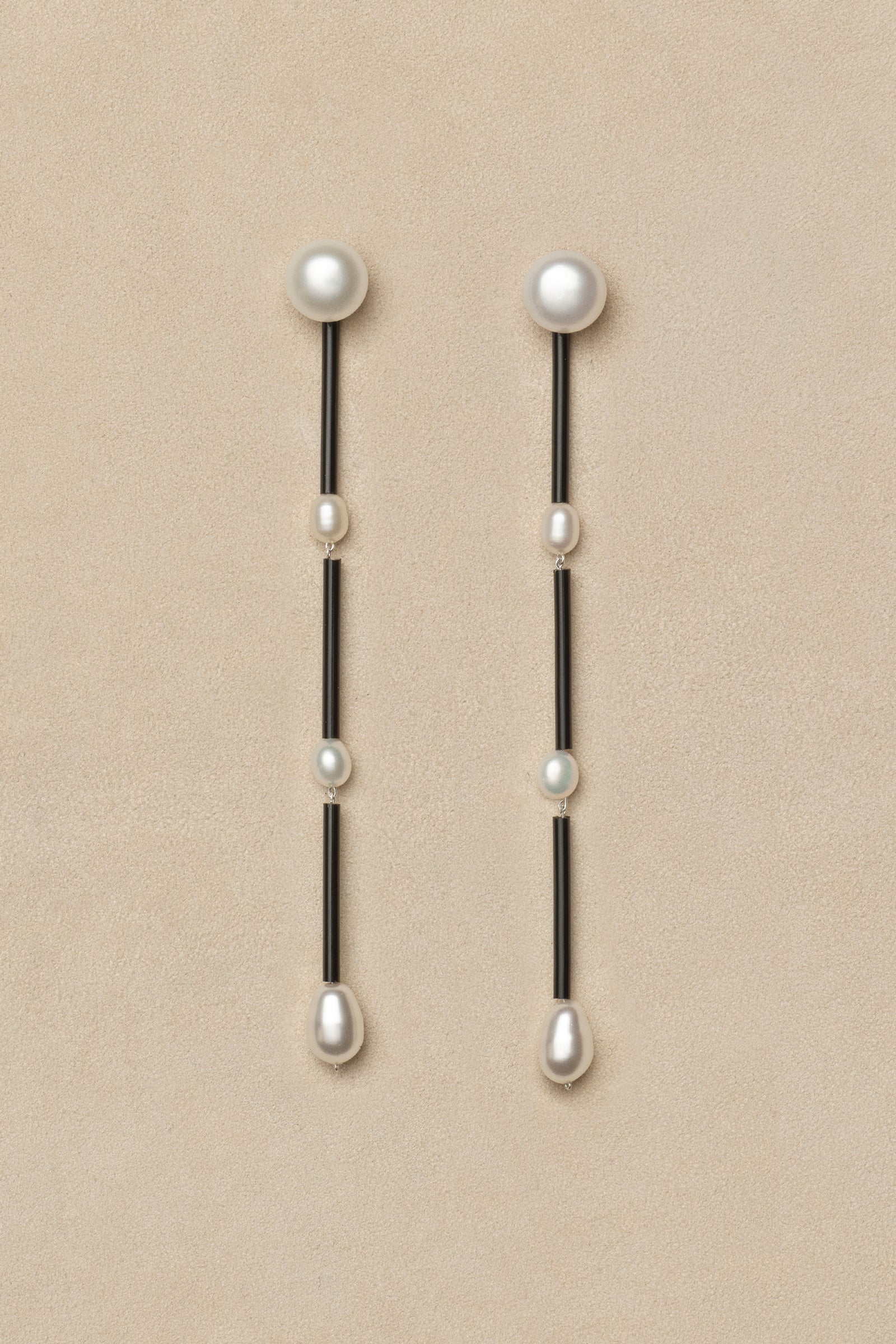 Large Osiris Pearl Earrings - Image 3