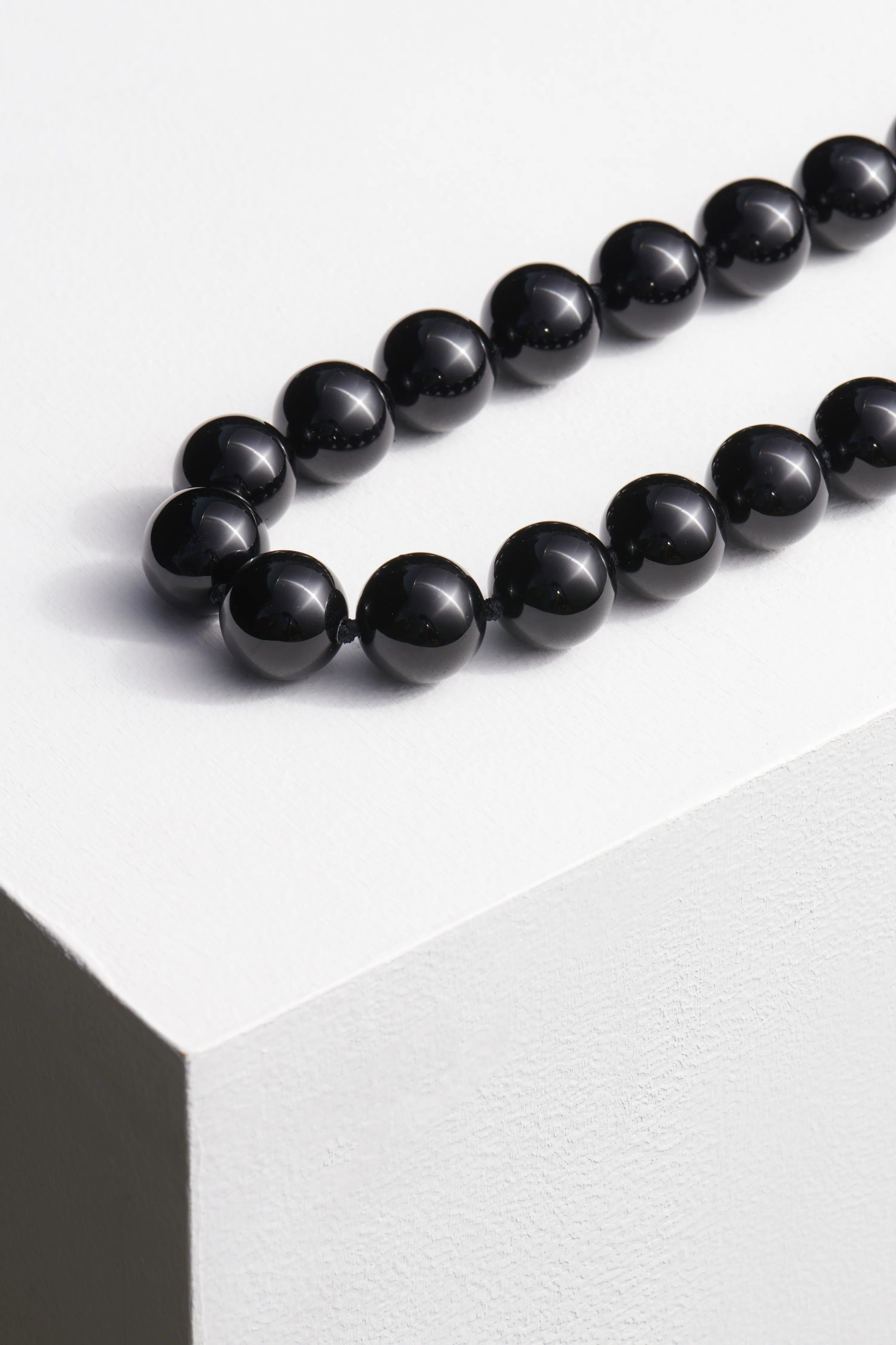 LONG ONYX BOULE NECKLACE - Image 3