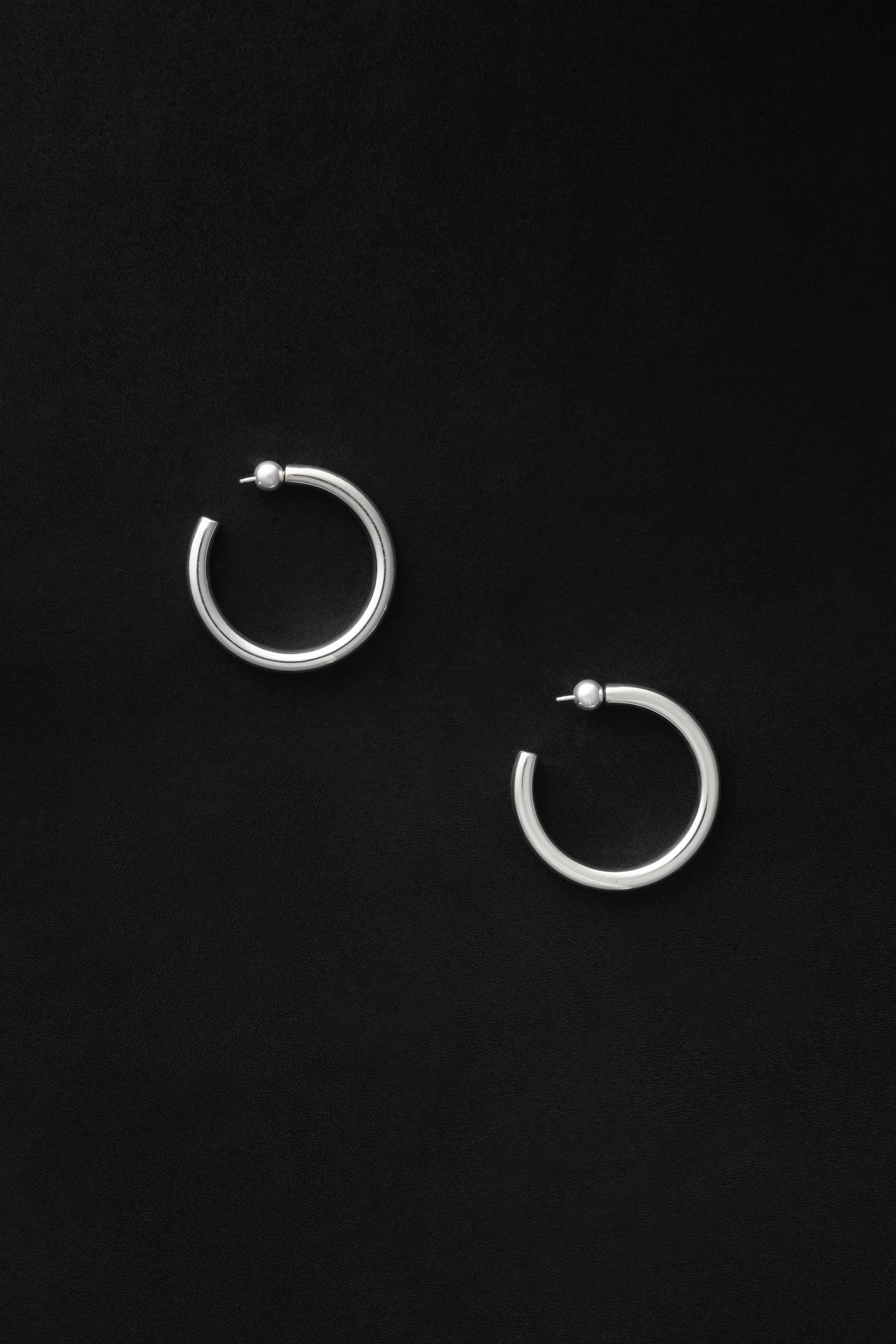 Medium Everyday Hoops - Image 4
