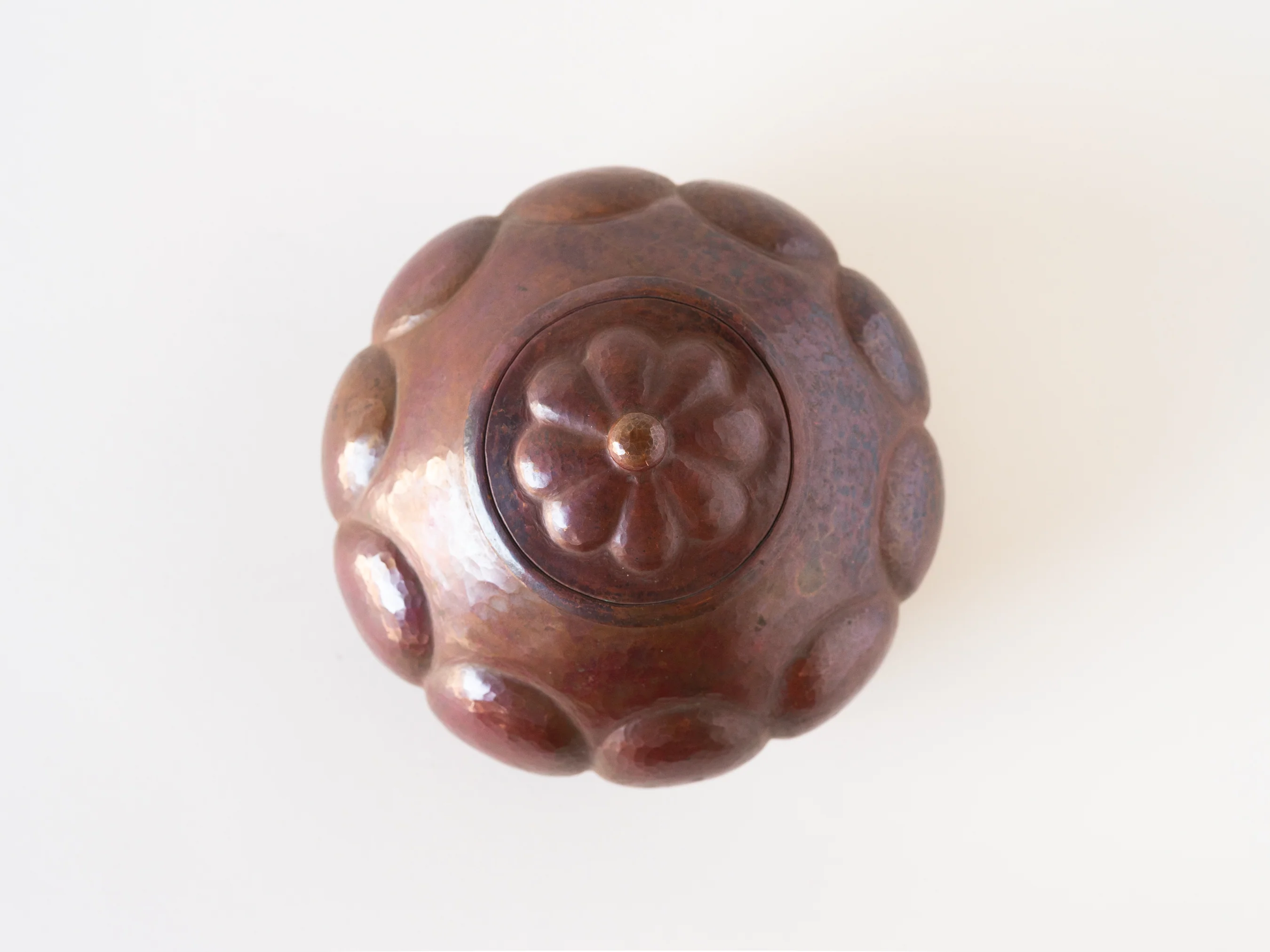 MEXICAN HAMMERED COPPER BOX C. 1940 - Image 2