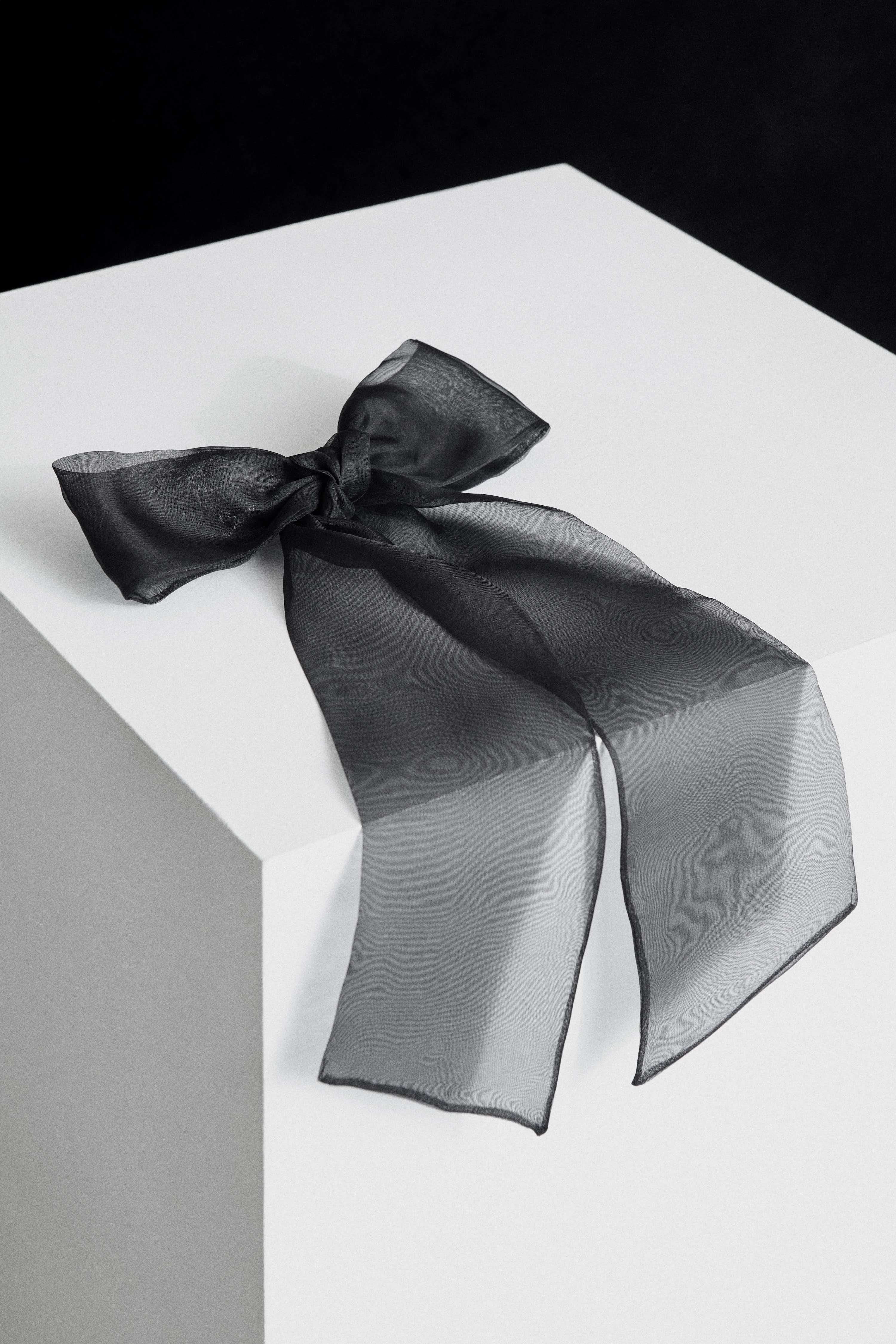 OVERSIZED ORGANZA BOW - Image 3