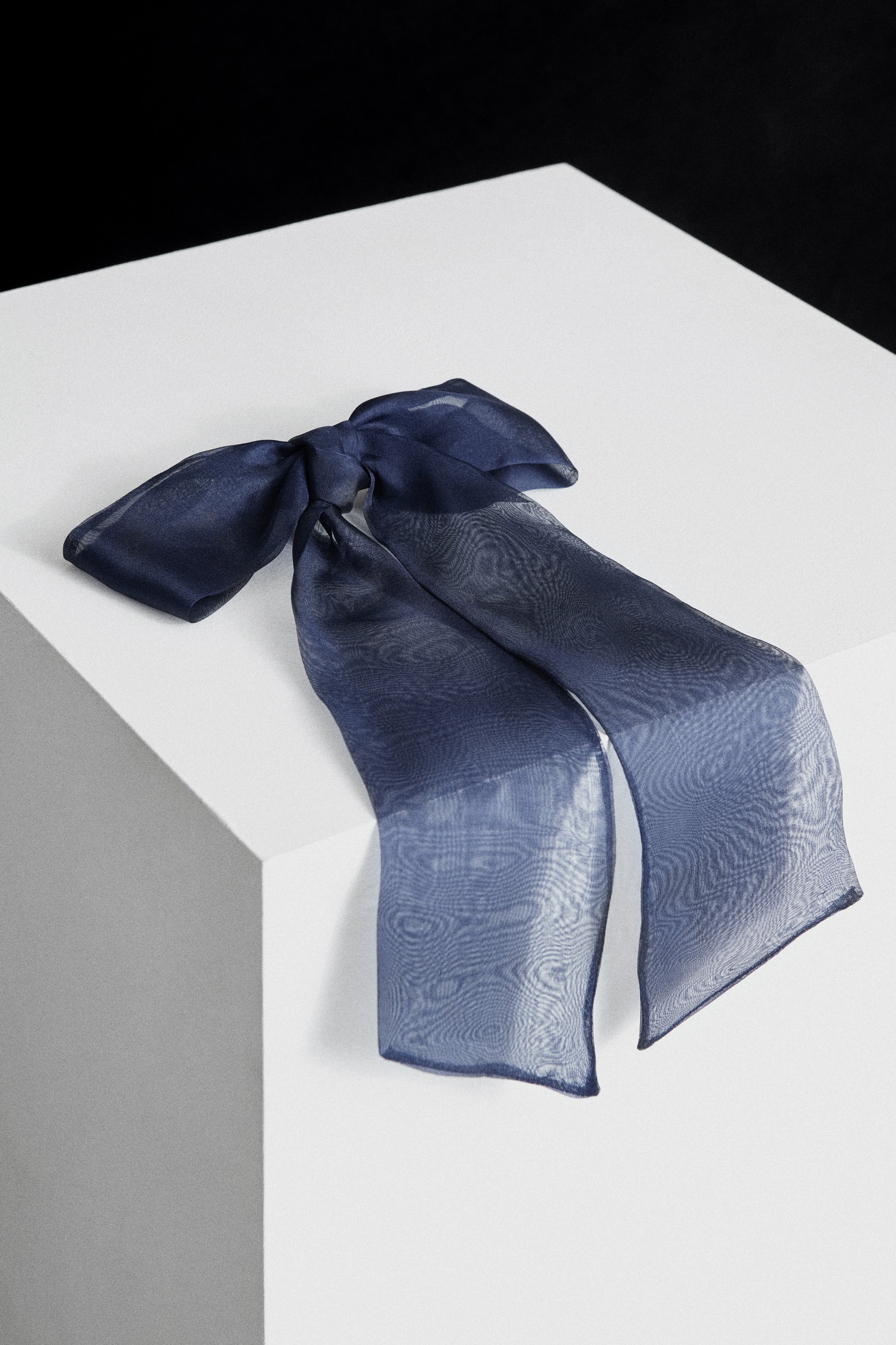 OVERSIZED ORGANZA BOW - Image 4