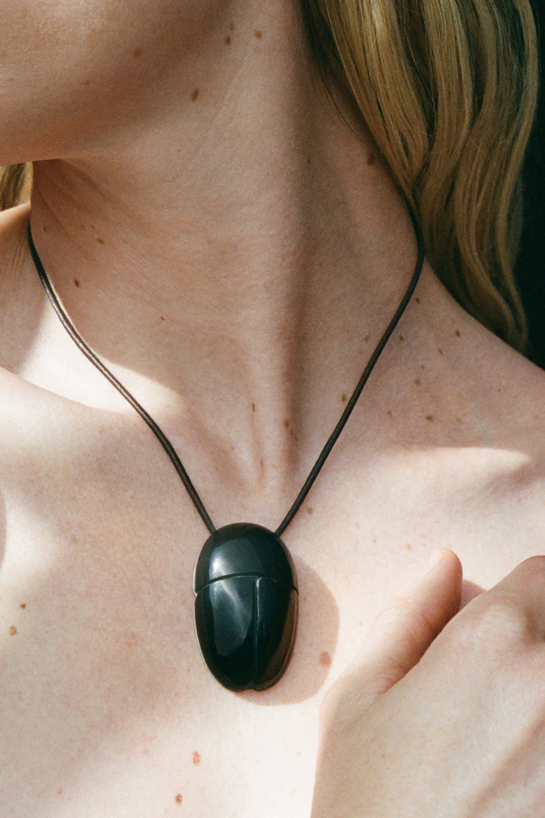 Scarab Choker in Onyx - Image 3