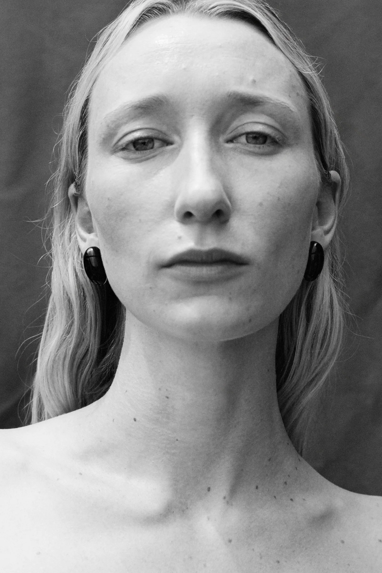 Scarab Studs in Onyx - Image 4