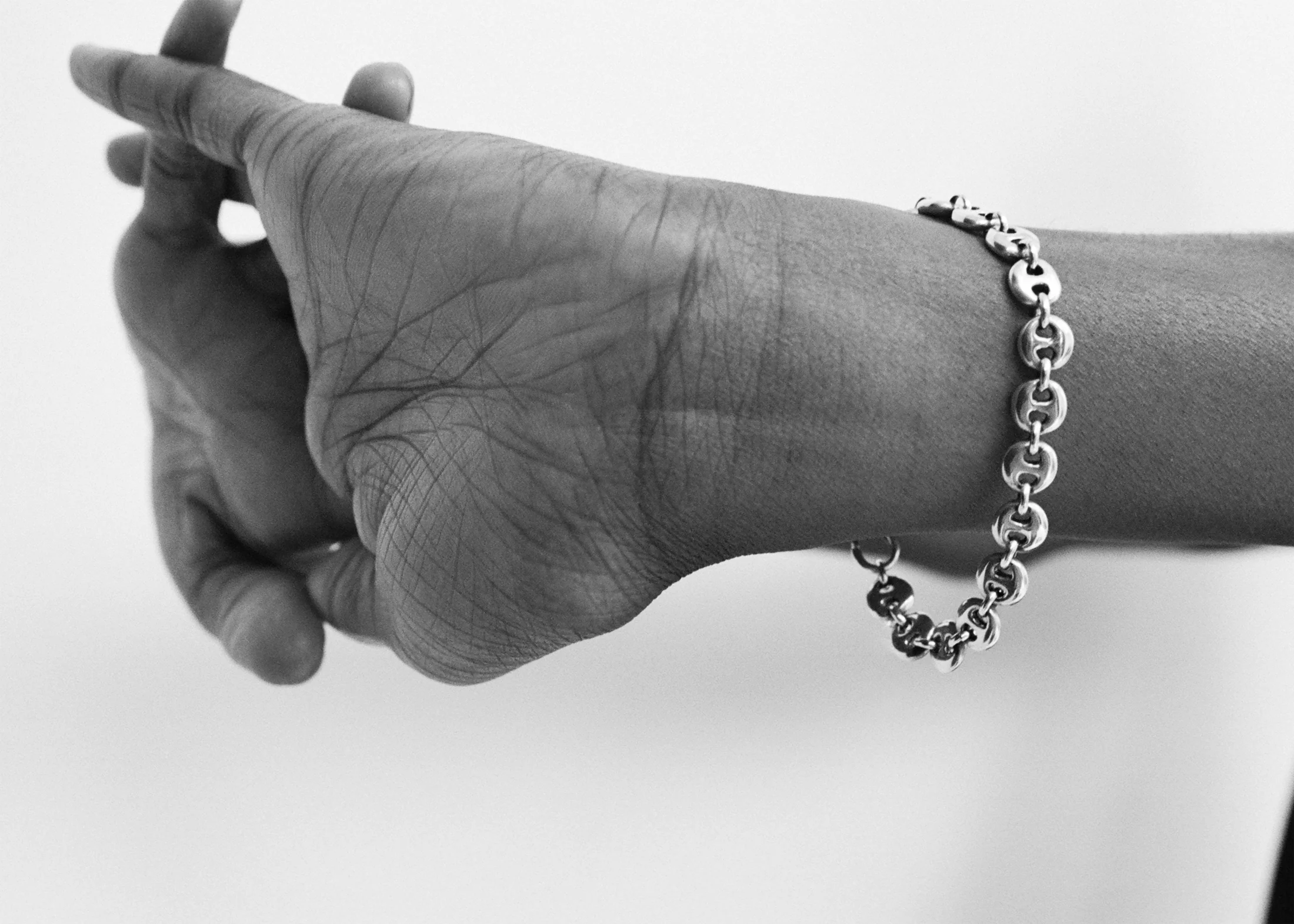 Small Circle Link Bracelet - Image 5