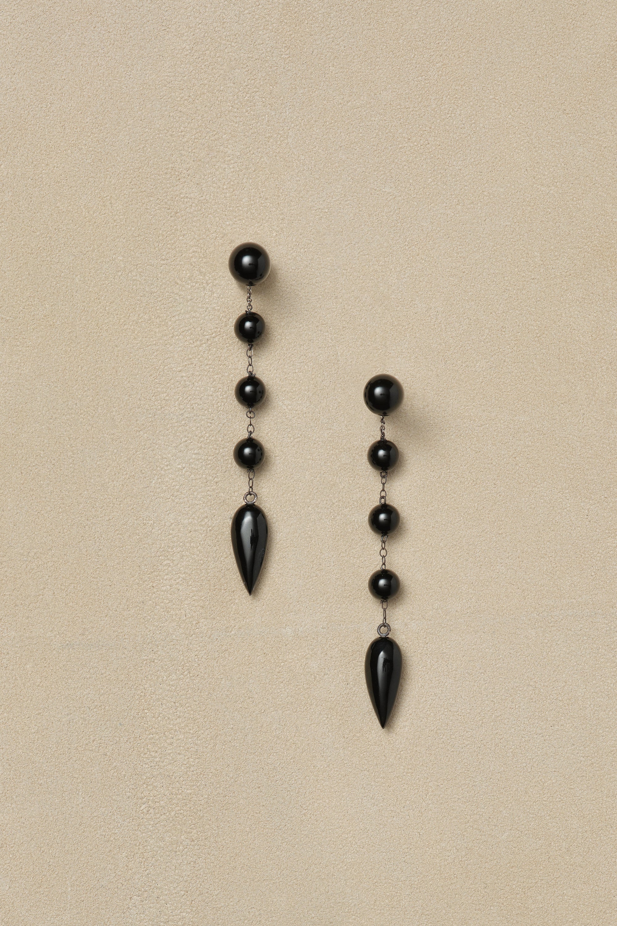Small Phoenician Earrings in Onyx - Image 3