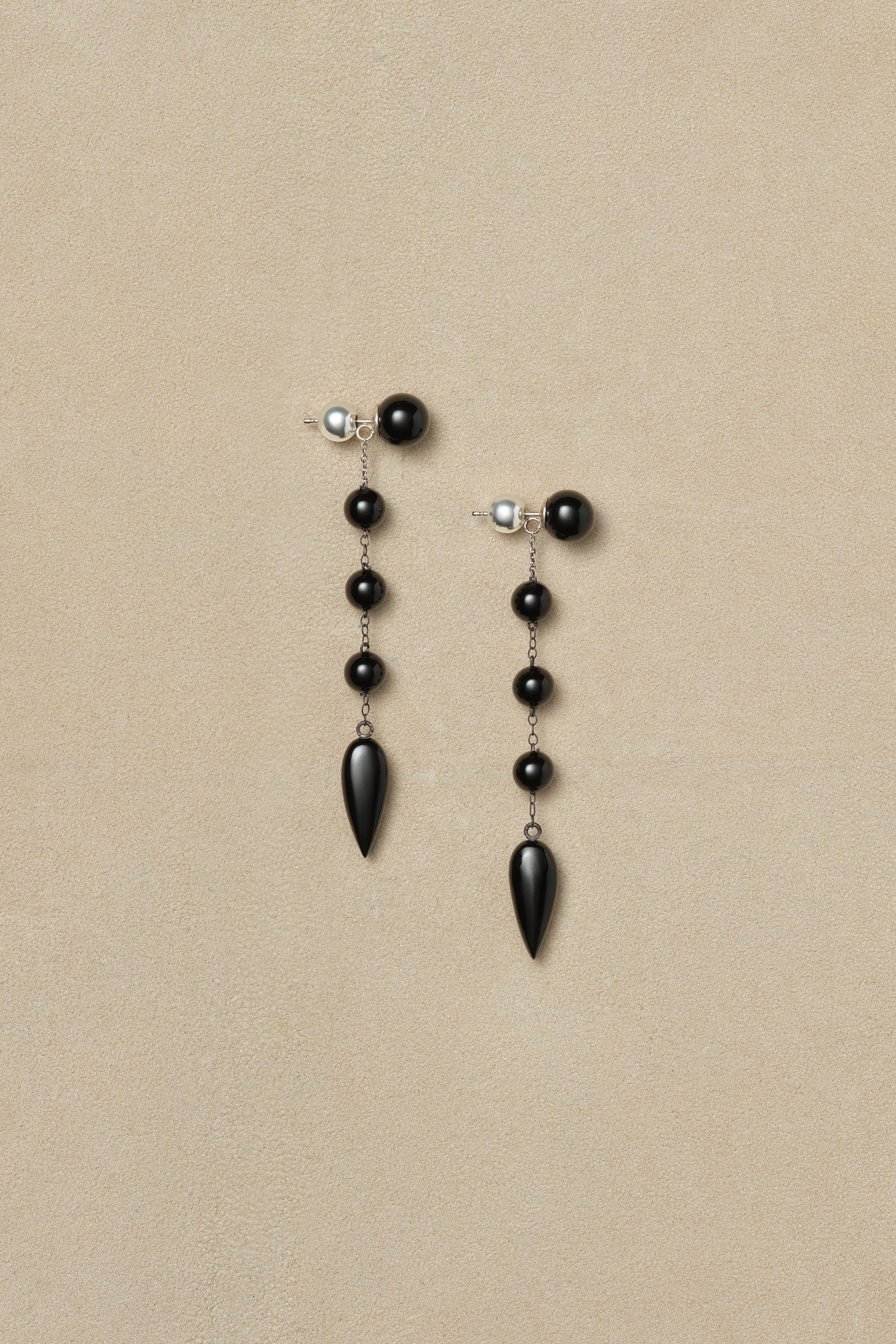 Small Phoenician Earrings in Onyx - Image 4